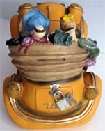 Tirelire de collection auto jaune $33 Magnifique tirelire pour les enfants Jolie tirelire de collection en polyrésine. C’est un taxi  il est jaune avec son chauffeur et sa passagère en arrière Jolie tirelire de collection en avec cadenas et clef. Elle mesure 18.5 cm X 26 cm ou 7″ X 10″ www.metiersdart-cadeaux.com