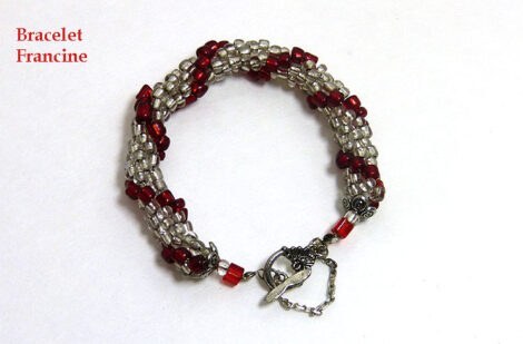 Bracelet de perles transparentes (blanc) avec insertion de perles rouges et un fermoir pour les personnes qui ont de la difficulté pour attacher ce dernier avec une chaine de sécurité.