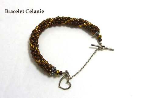 Bracelet Célanie est fait de perles bronze et or avec attache pour personnes qui ont de la difficultées pour attacher le fermoir est en forme de coeur son bracelet, il y a aussi une chaine de sécurité