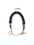 Magnifique bracelet  de perles de verre fait au crochet avec des perles de verre noires et insertion de perles or. Un fermoir à bascule or