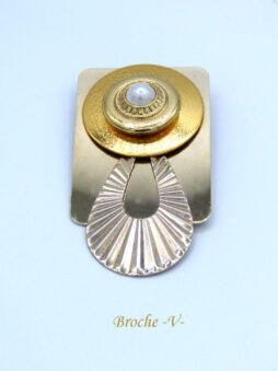 Broche -V-