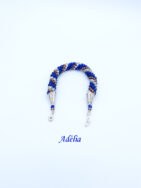 Bracelet de perles de verre fait au crochet avec des perles bleues et insertion de perles argent et brunes , le tout terminé par un fermoir à pince de homard argent.