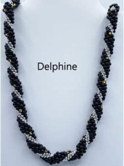 Collier de perles noire avec insertion s perles argent