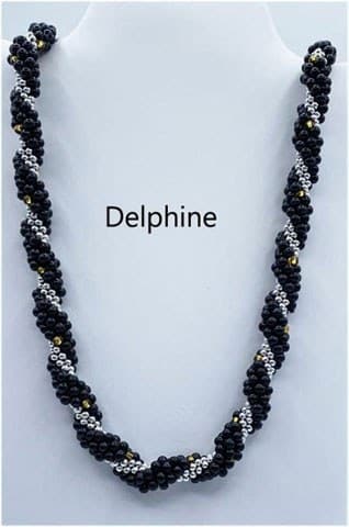 Collier de perles noire avec insertion s perles argent
